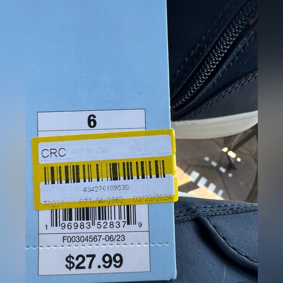 NWT - Cat & Jack High Top Tennis Shoes size 6 with side zippers. KIDS - Picture 9 of 12